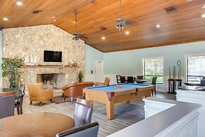 Lakeland Cottage w/ Pool Access + Screened Porch!