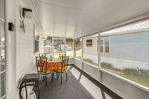 Lakeland Cottage w/ Pool Access + Screened Porch!