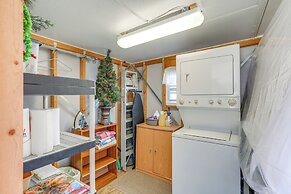 Lakeland Cottage w/ Pool Access + Screened Porch!