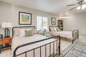 8 Mi to State Farm Stadium: Glendale Home w/ Grill