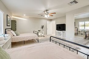 8 Mi to State Farm Stadium: Glendale Home w/ Grill