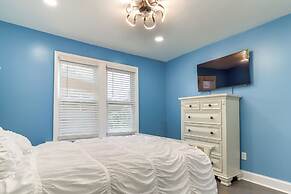 3 Mi to Ford Field: Detroit Home w/ Decks!