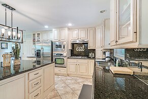 Walk to Texas A&m: College Station Home w/ Yard!