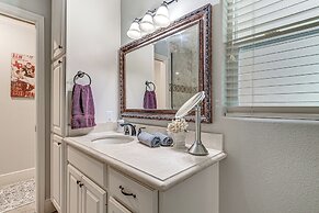 Walk to Texas A&m: College Station Home w/ Yard!