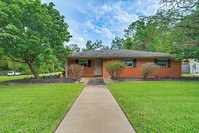 Walk to Texas A&m: College Station Home w/ Yard!
