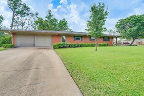 Walk to Texas A&m: College Station Home w/ Yard!