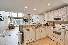 'lake It Easy' Waterfront Ozarks Condo w/ Balcony!