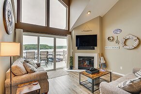 'lake It Easy' Waterfront Ozarks Condo w/ Balcony!