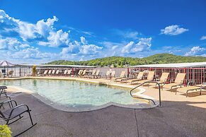 'lake It Easy' Waterfront Ozarks Condo w/ Balcony!