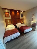 HOTEL  VICTORIA