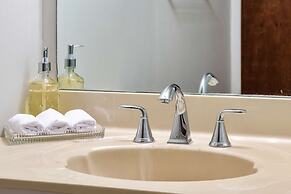 NEW Near Golf Yoga Classes Private Suite Wine