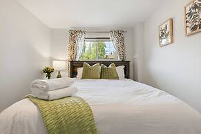 NEW Near Golf Yoga Classes Private Suite Wine