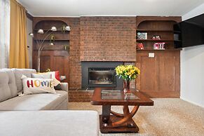 NEW Near Golf Yoga Classes Private Suite Wine