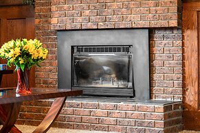 NEW Near Golf Yoga Classes Private Suite Wine