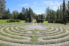 NEW Near Golf Yoga Classes Private Suite Wine