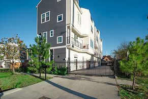 The Green Haus Luxxe Cabana Rooftop Retreat