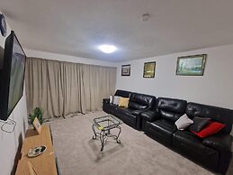 Milton Keynes Modern Retreat