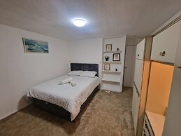 Milton Keynes Modern Retreat