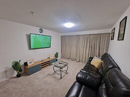 Milton Keynes Modern Retreat