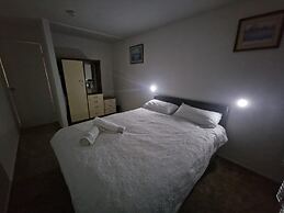 Milton Keynes Modern Retreat