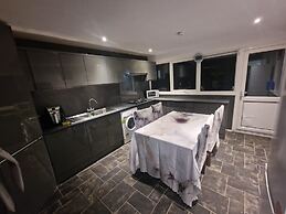 Milton Keynes Modern Retreat