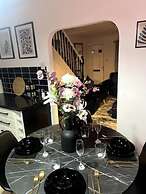 Beautiful House Off-road Free Parking