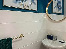 Beautiful House Off-road Free Parking