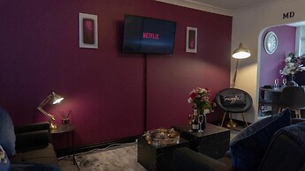 Beautiful House Off-road Free Parking