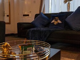 Beautiful House Off-road Free Parking