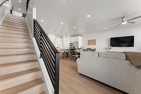 Desert Family Fun 4 Bedroom Townhouse