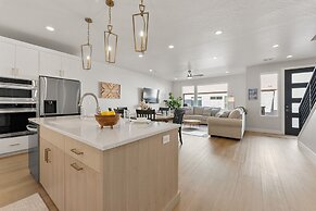 Desert Family Fun 4 Bedroom Townhouse