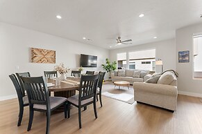 Desert Family Fun 4 Bedroom Townhouse