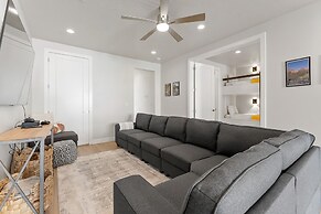 Desert Family Fun 4 Bedroom Townhouse