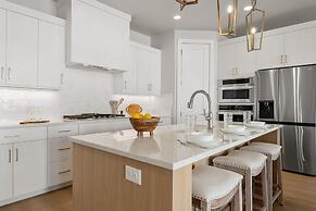 Desert Family Fun 4 Bedroom Townhouse