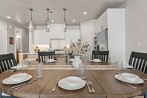 Desert Family Fun 4 Bedroom Townhouse