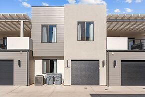 Desert Family Fun 4 Bedroom Townhouse