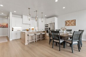 Desert Family Fun 4 Bedroom Townhouse