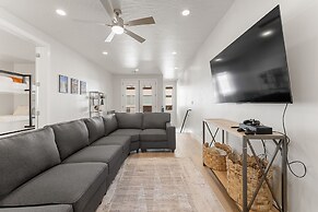 Desert Family Fun 4 Bedroom Townhouse