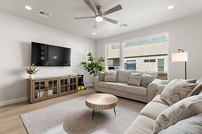 Desert Family Fun 4 Bedroom Townhouse