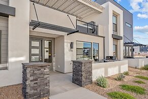 Desert Family Fun 4 Bedroom Townhouse