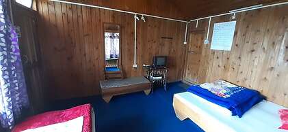Goroomgo Pink Floyed Homestay Kalimpong