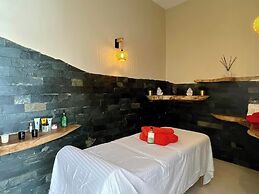 Casa Black and White. Vista al Mar