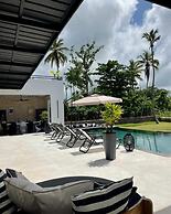 Casa Black and White. Vista al Mar