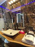 Casa Black and White. Vista al Mar