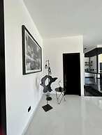 Casa Black and White. Vista al Mar