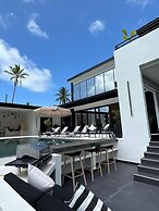 Casa Black and White. Vista al Mar