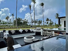 Casa Black and White. Vista al Mar