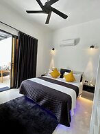 Casa Black and White. Vista al Mar