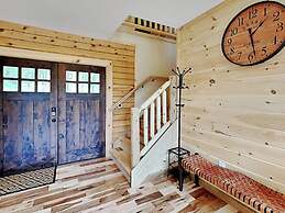 Fortune Mountain Retreat by Taylor Made Deep Creek