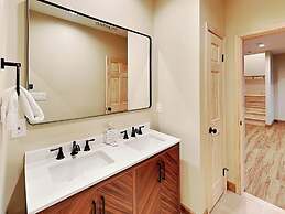 Fortune Mountain Retreat by Taylor Made Deep Creek